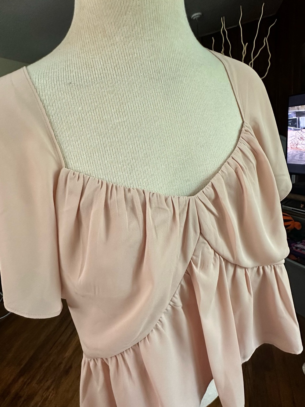 Express Women’s salmon Ruffle Peplum Top